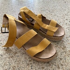 Women's Mustard Sandals *ALWAYS ACCEPTING OFFERS*